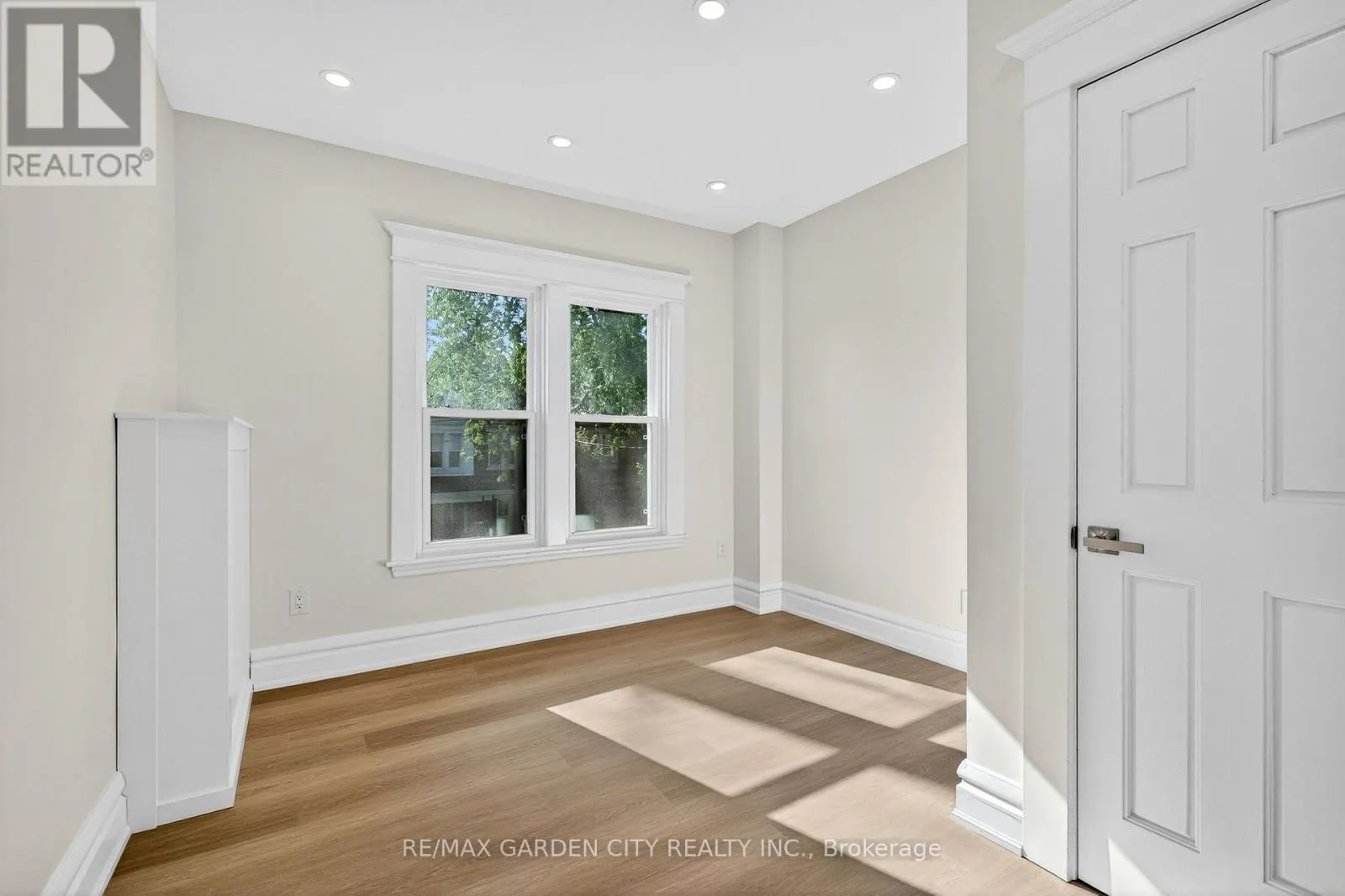 UPPER - 104 CARRICK AVENUE
