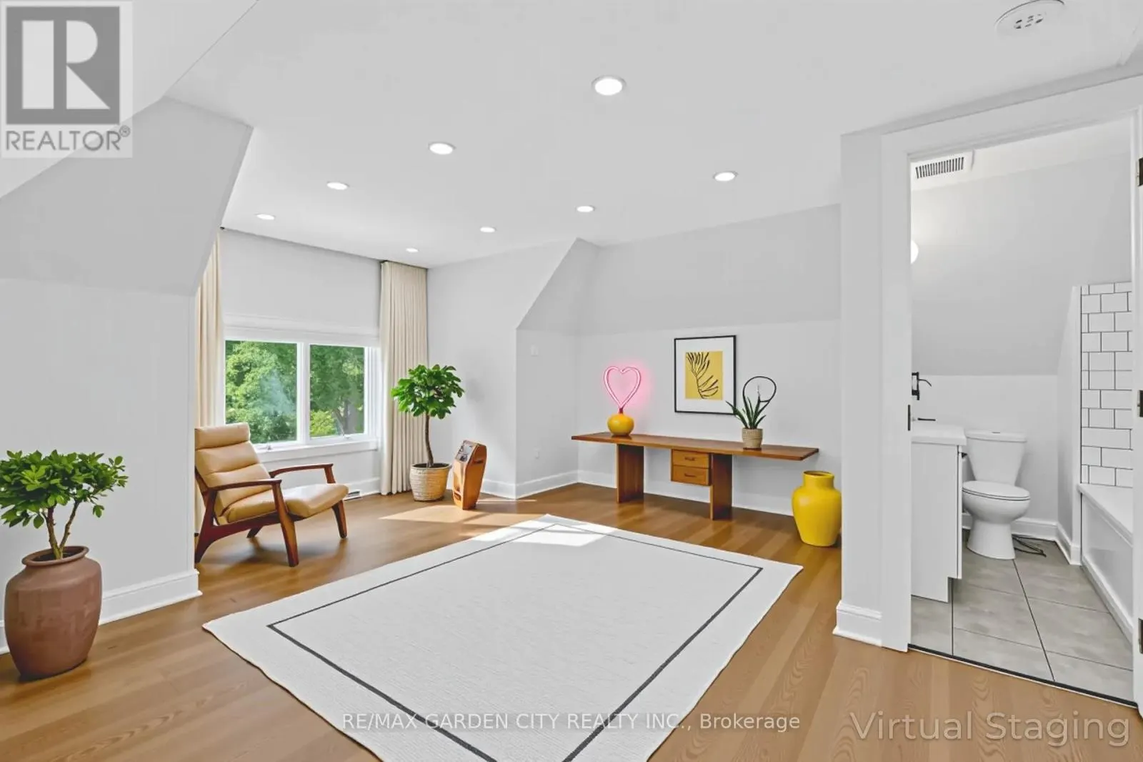 UPPER - 104 CARRICK AVENUE
