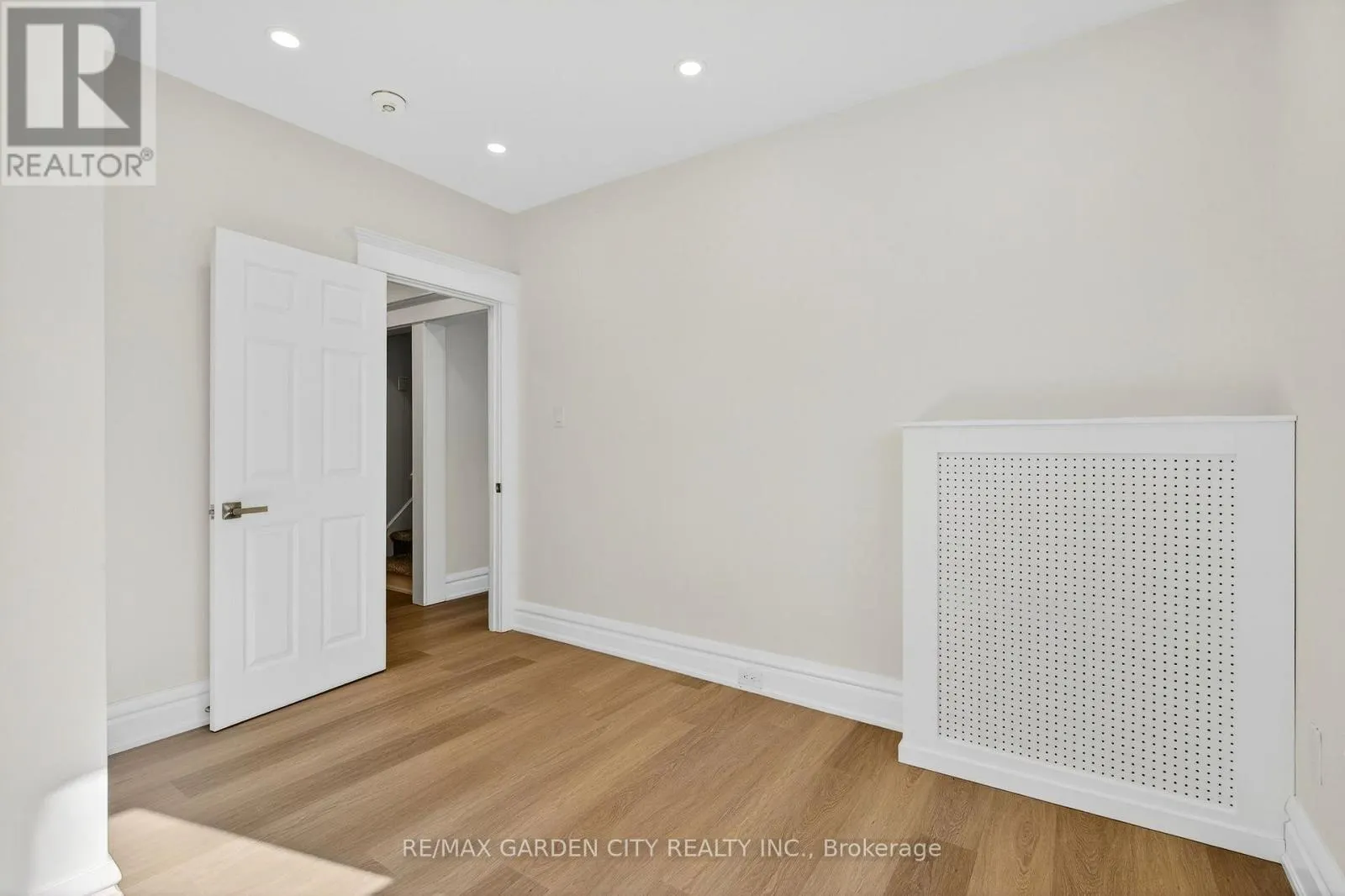 UPPER - 104 CARRICK AVENUE