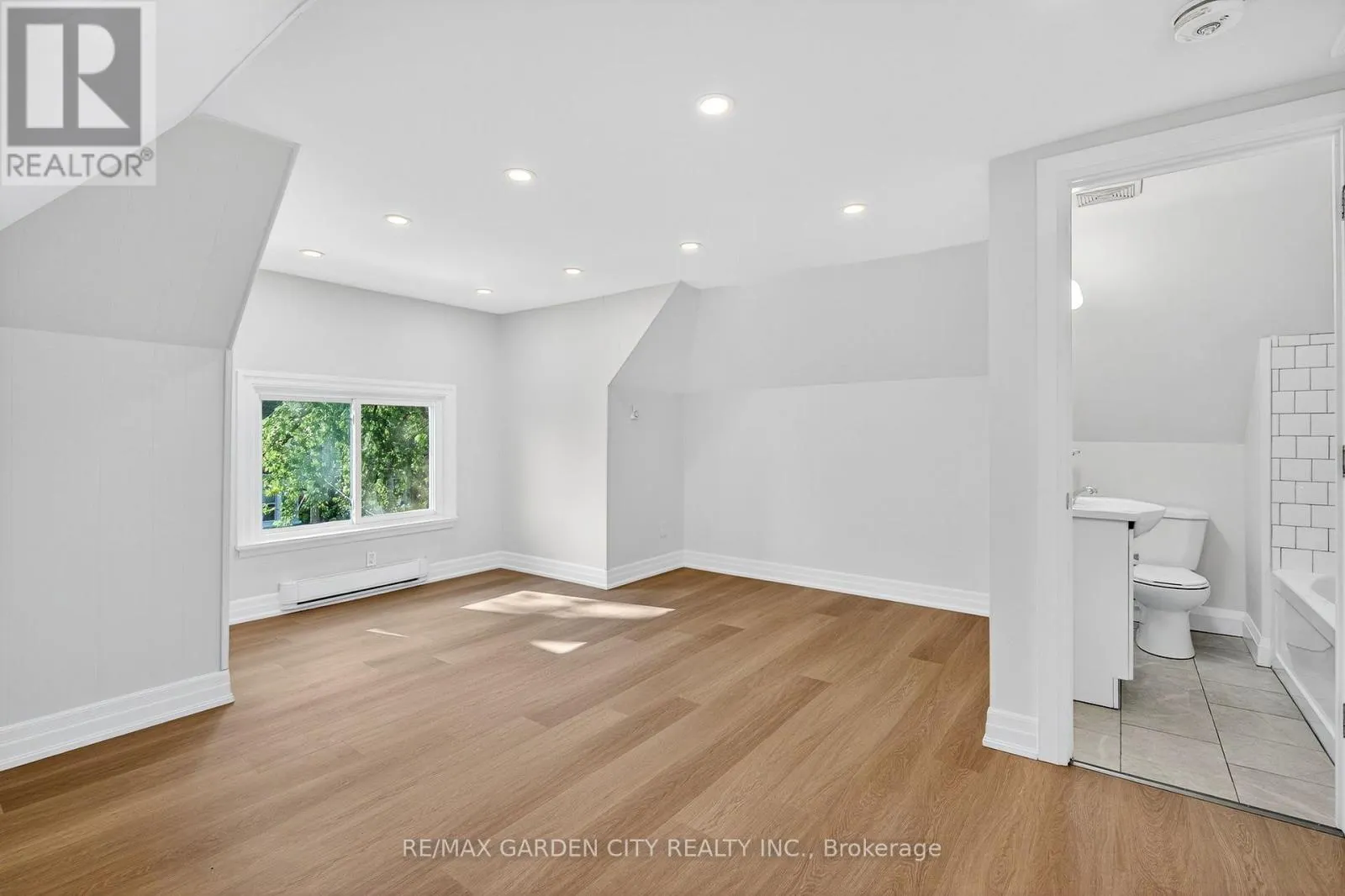 UPPER - 104 CARRICK AVENUE