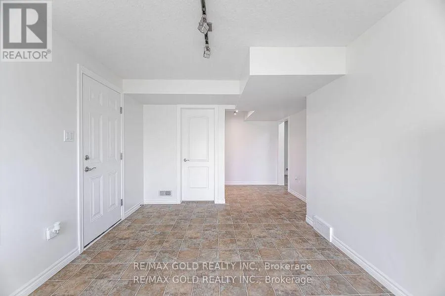 224 SKYLINE AVENUE