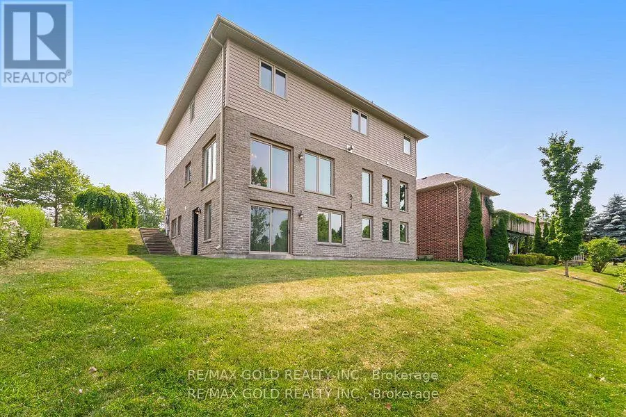 224 SKYLINE AVENUE