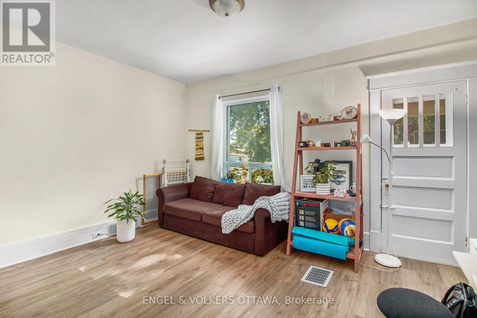 1 - 170 IVY CRESCENT