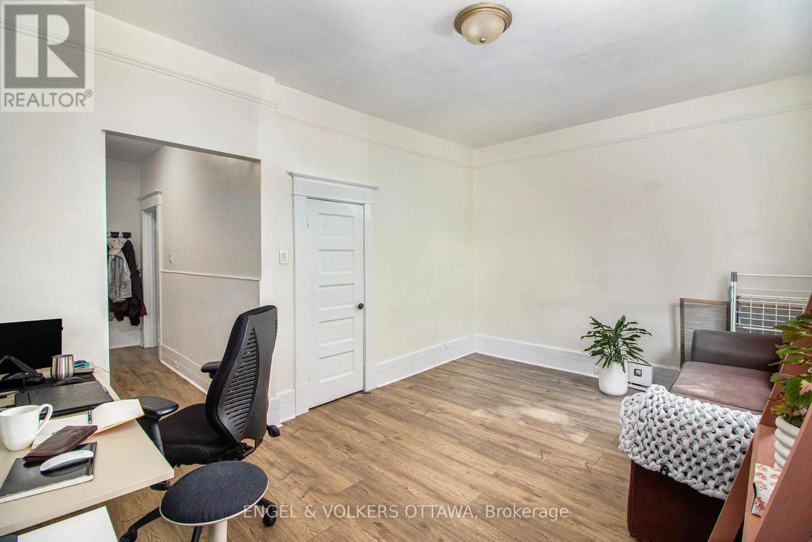 1 - 170 IVY CRESCENT