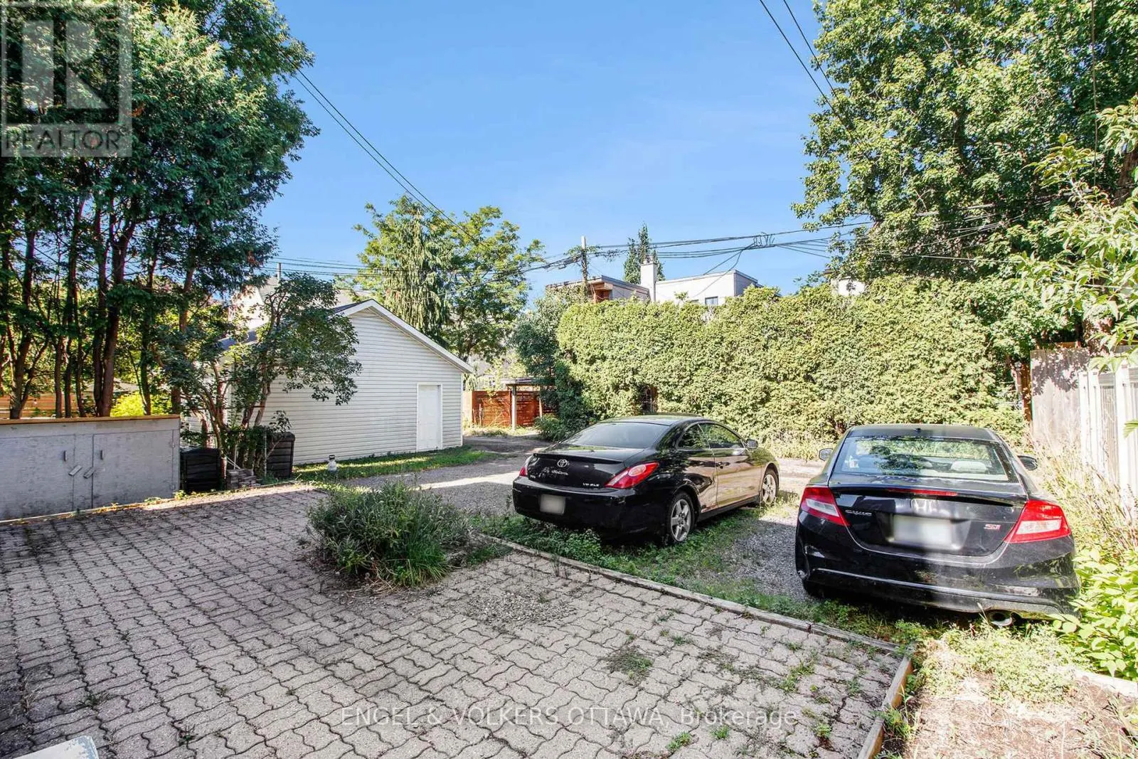 1 - 170 IVY CRESCENT