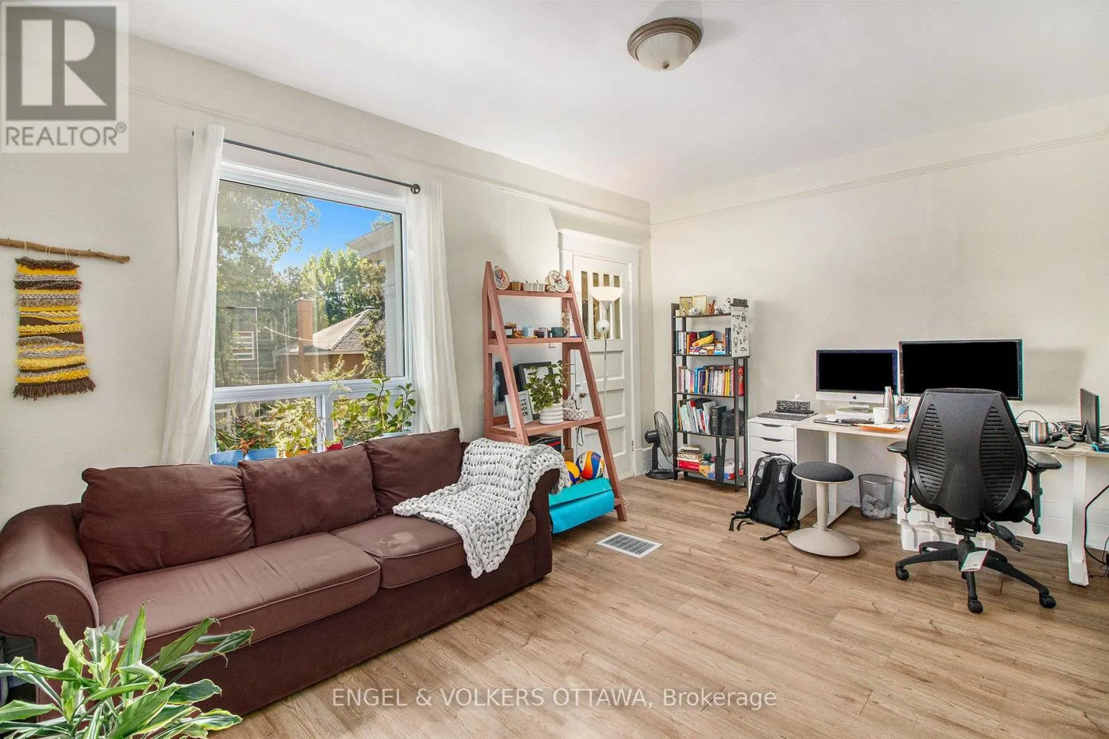 1 - 170 IVY CRESCENT