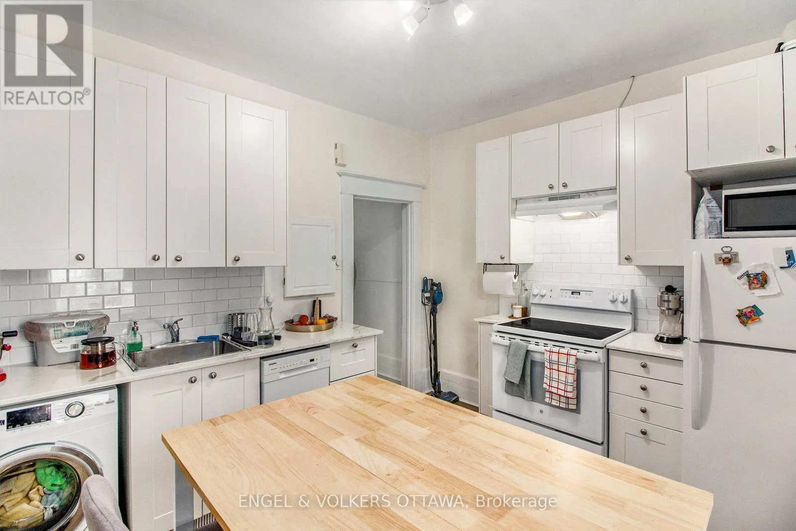 1 - 170 IVY CRESCENT