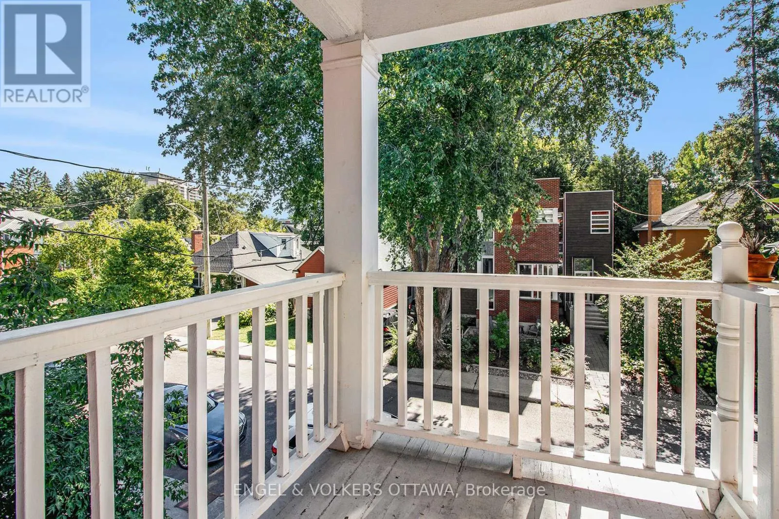 1 - 170 IVY CRESCENT