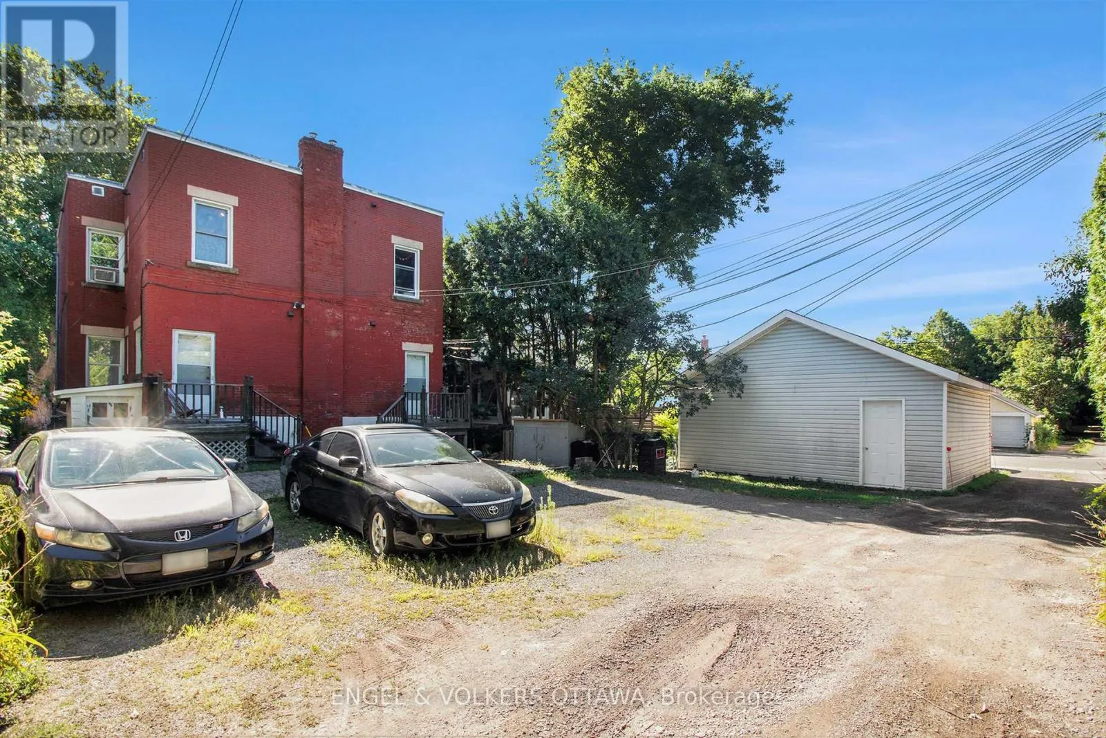 1 - 170 IVY CRESCENT