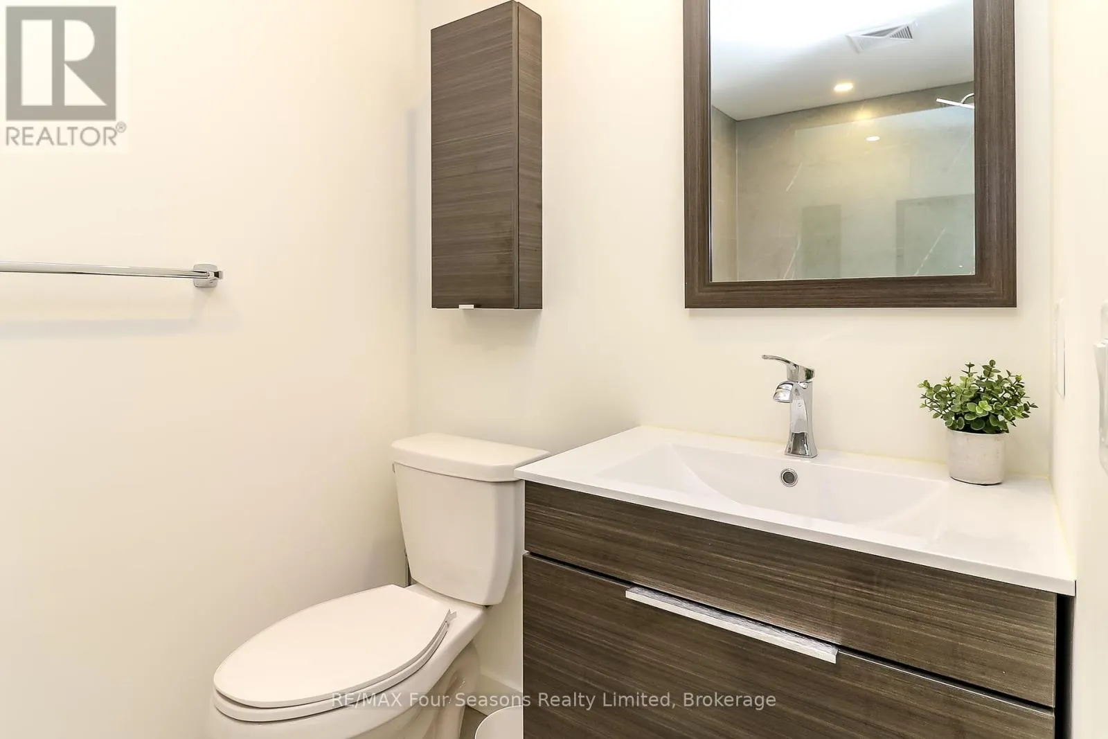107 - 12 BEAUSOLEIL LANE, #107