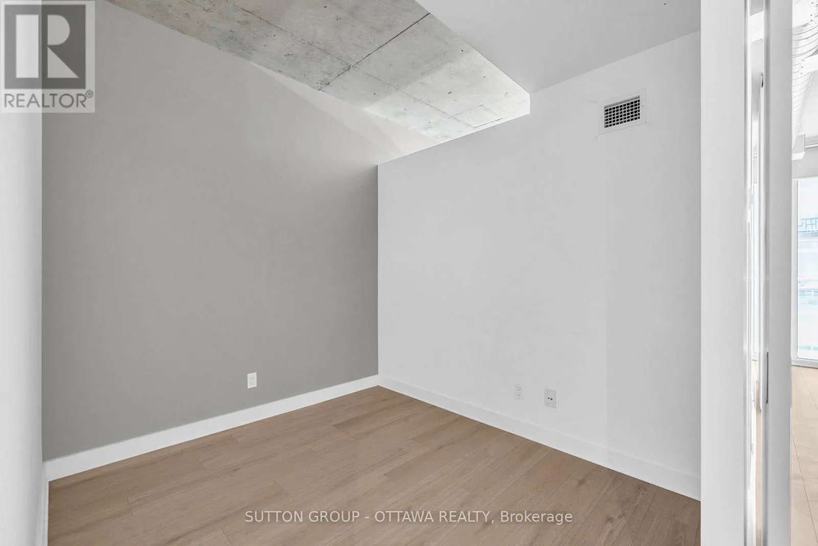 602 - 354 GLADSTONE AVENUE