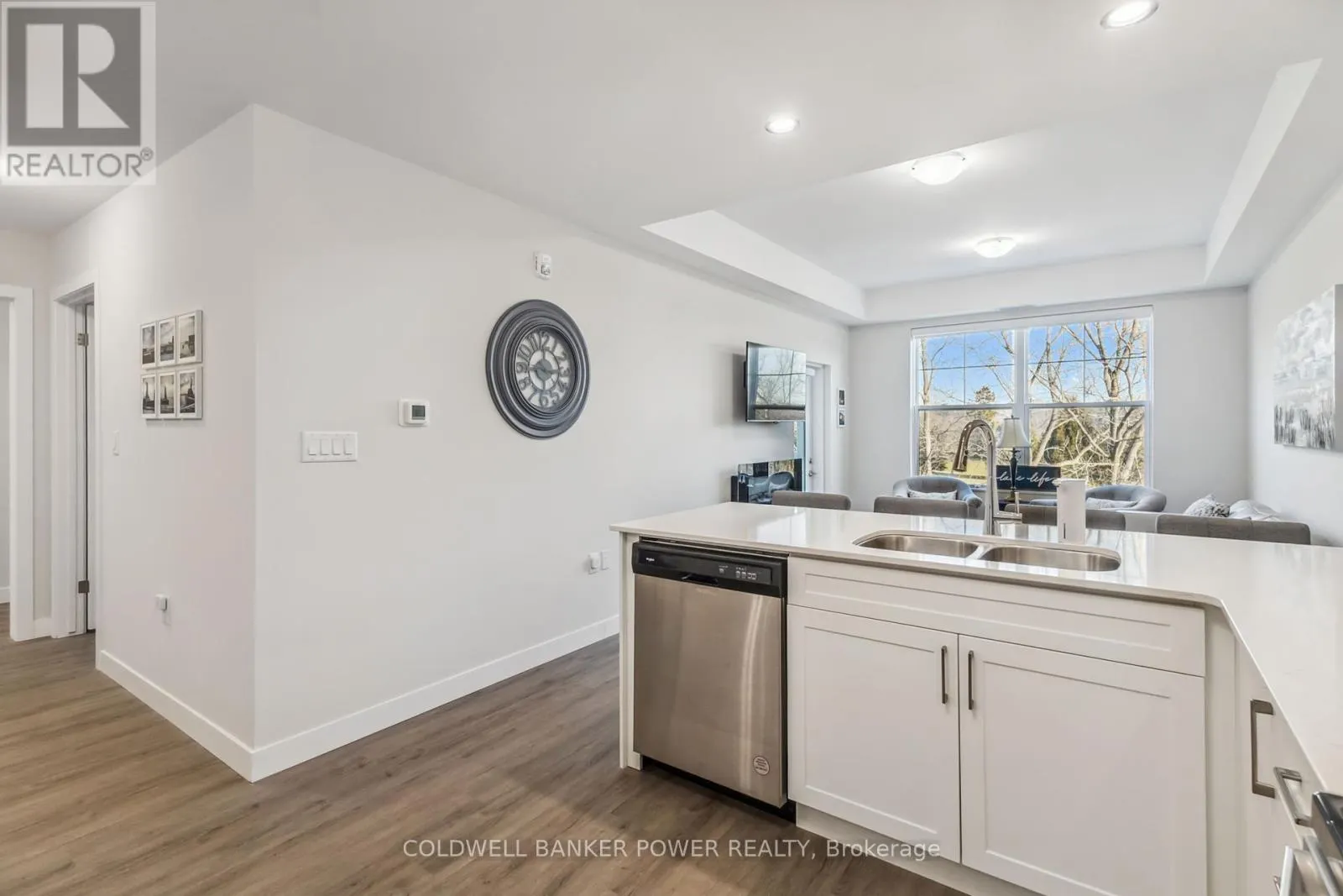 305 - 100 THE PROMENADE WAY, #305