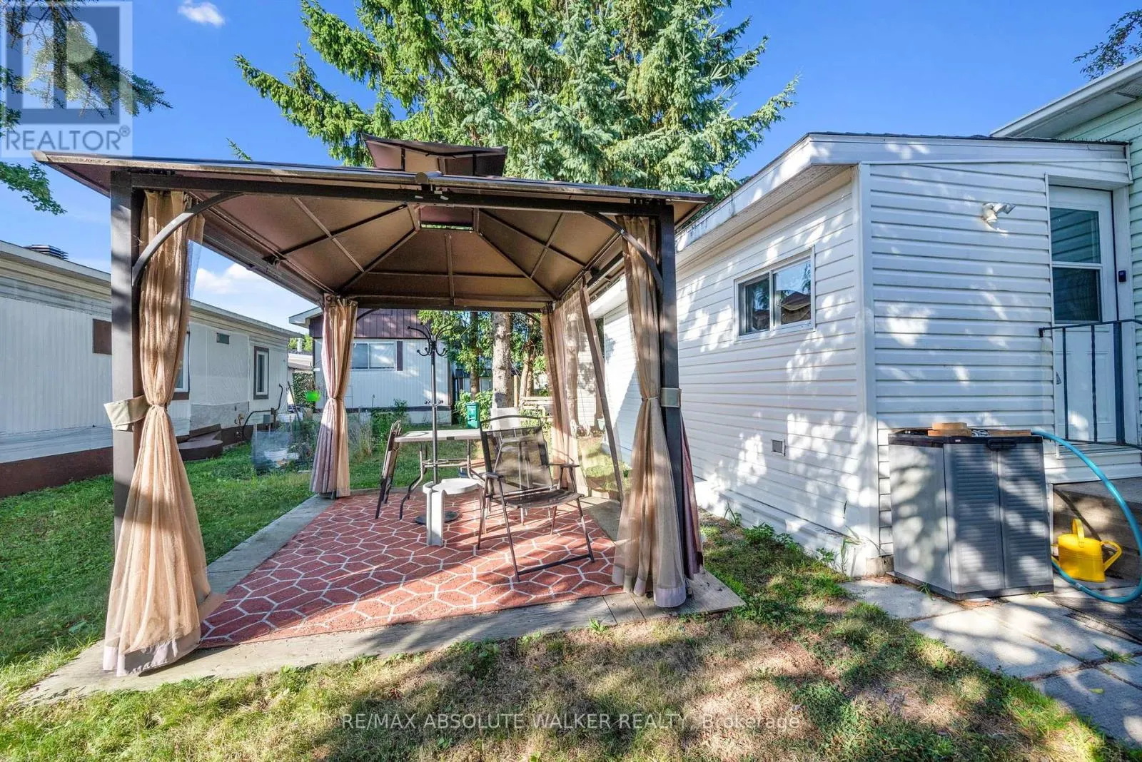 18 TRACY AVENUE E