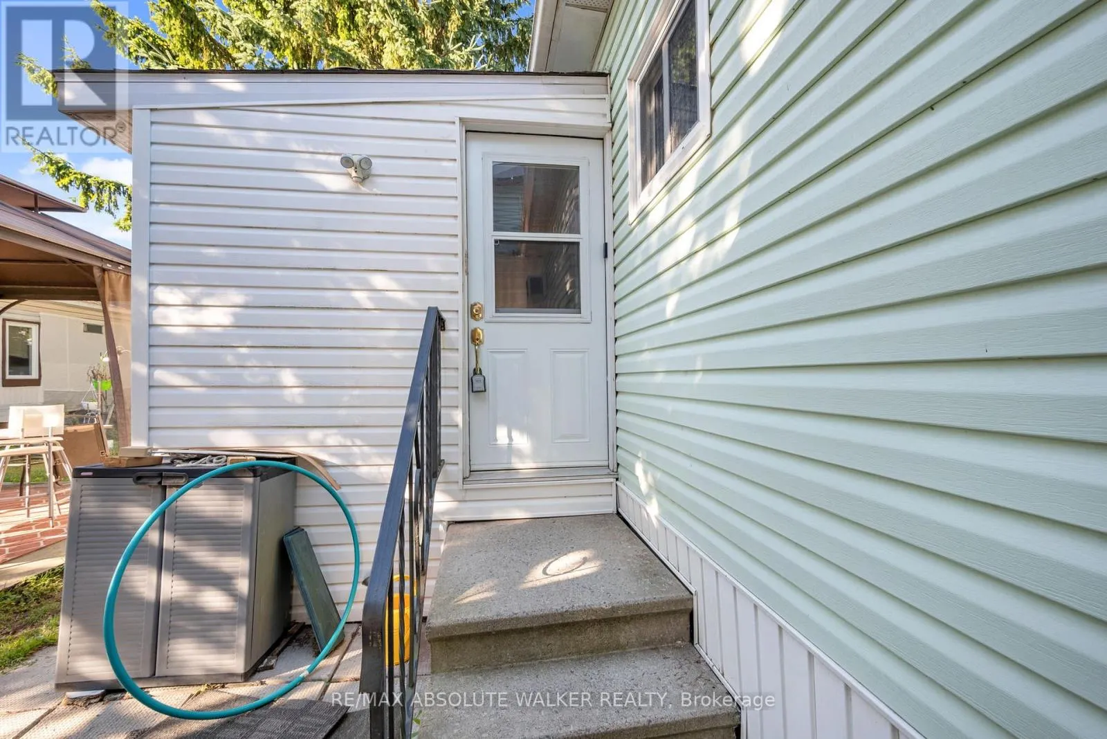 18 TRACY AVENUE E