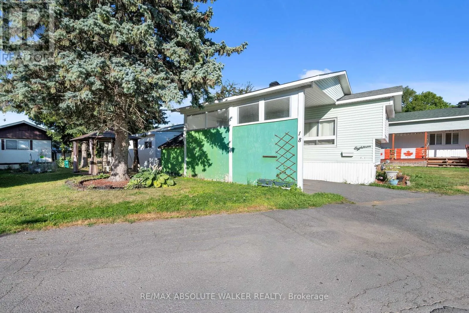 18 TRACY AVENUE E