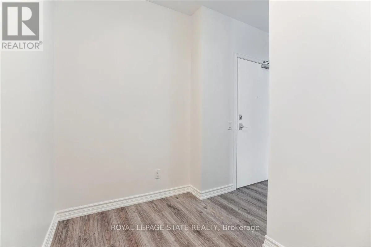 401 - 40 ESPLANADE LANE