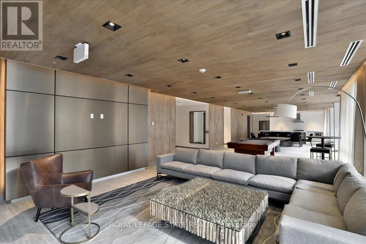 401 - 40 ESPLANADE LANE