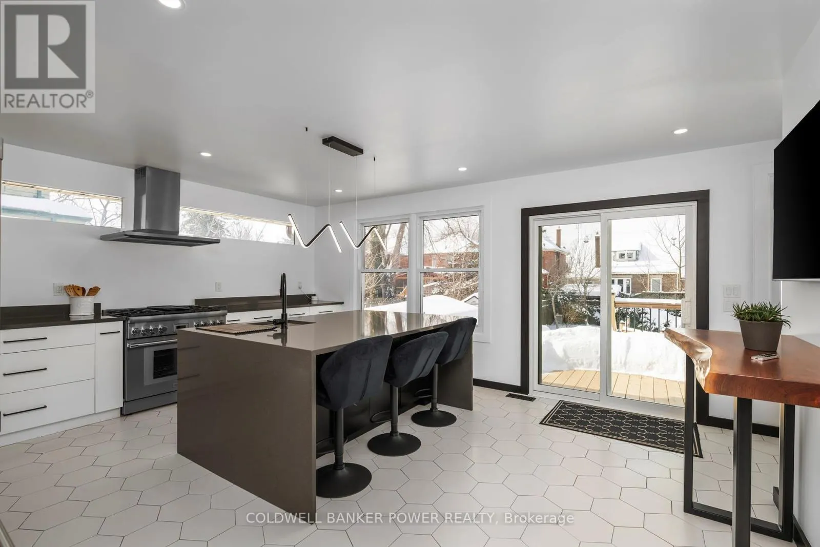 27 BELGRAVE AVENUE
