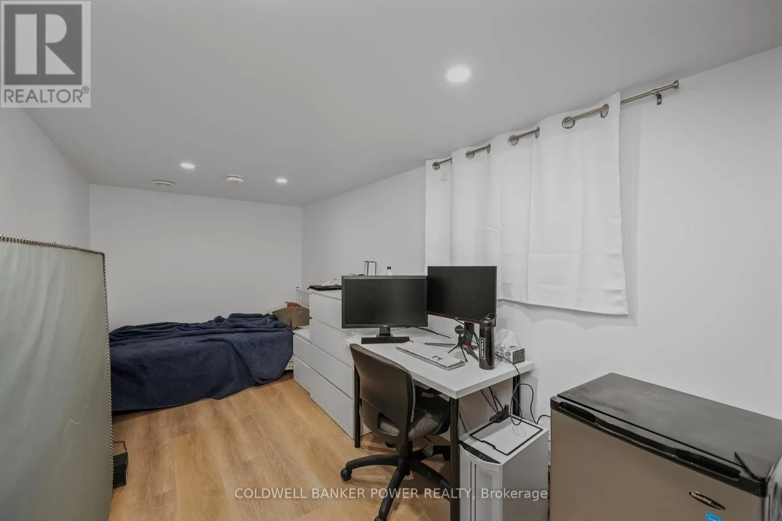 27 BELGRAVE AVENUE
