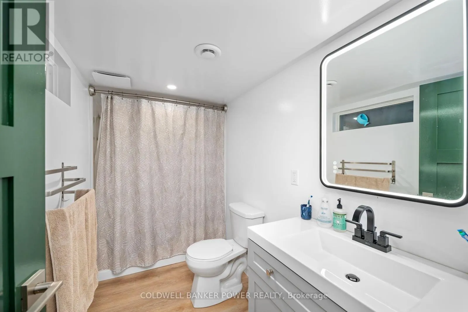 27 BELGRAVE AVENUE