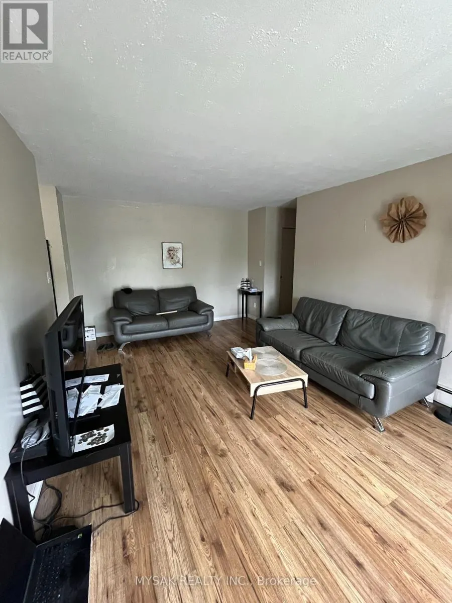 497 VICTORIA ROAD N