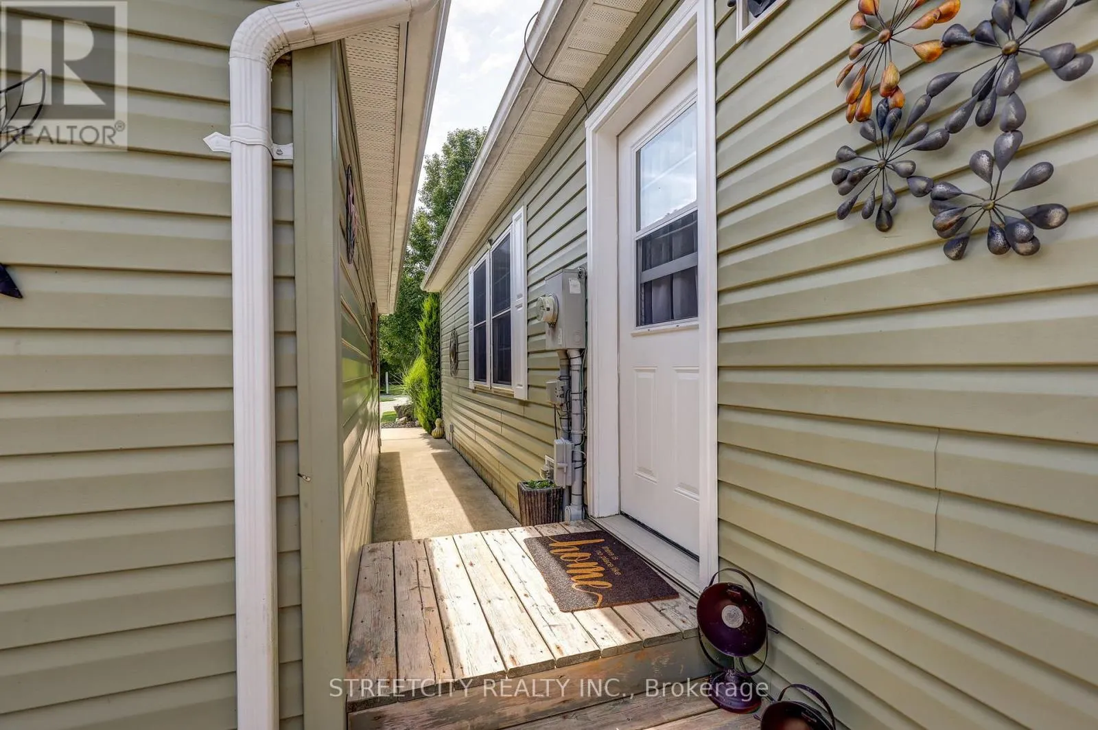 481 RICHARD CRESCENT