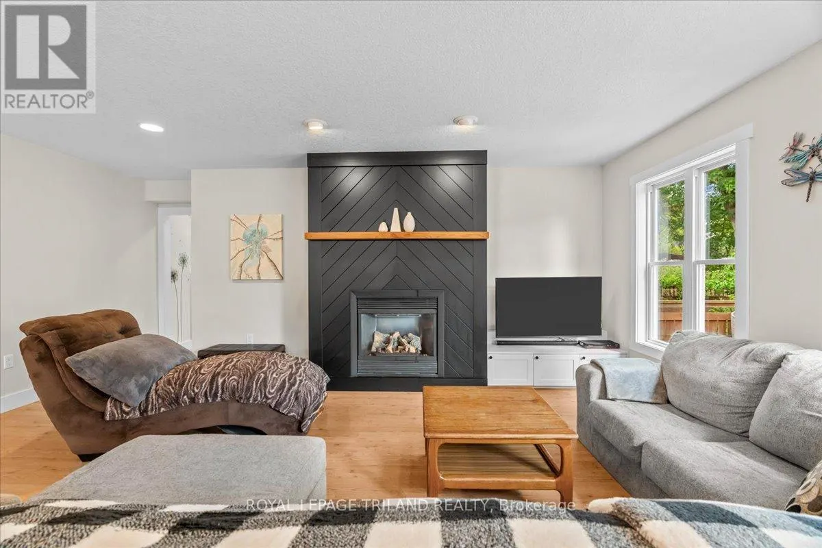215 DERUITER DRIVE