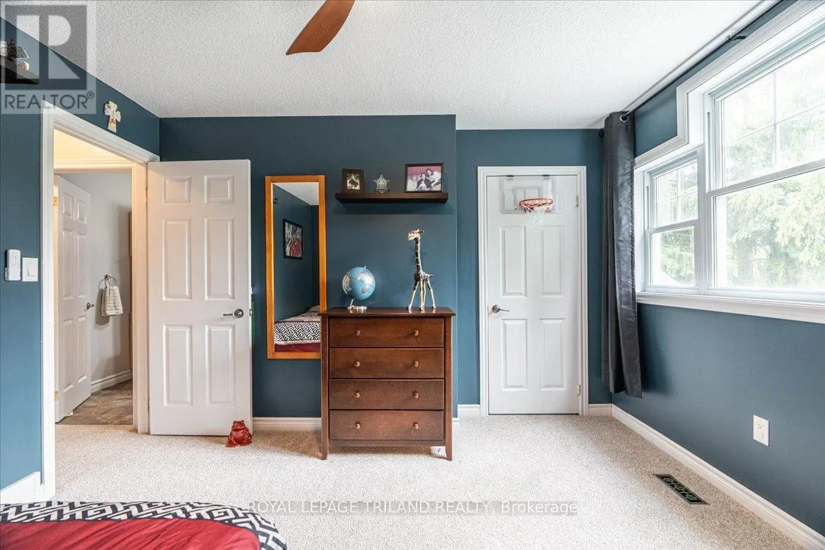 215 DERUITER DRIVE