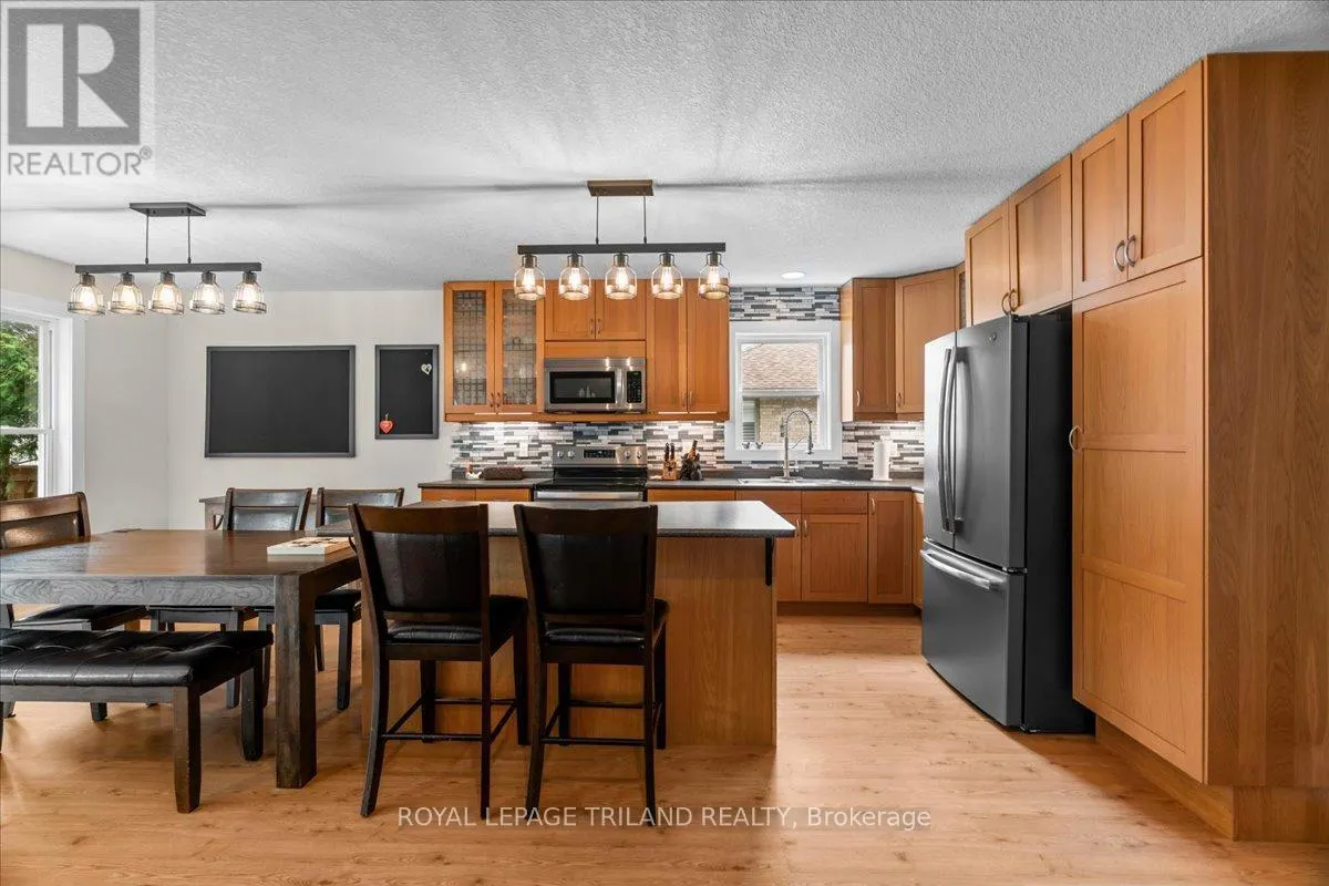 215 DERUITER DRIVE