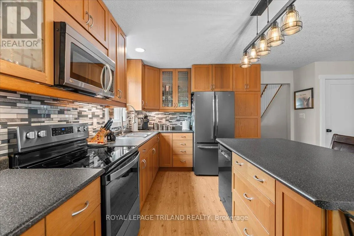 215 DERUITER DRIVE