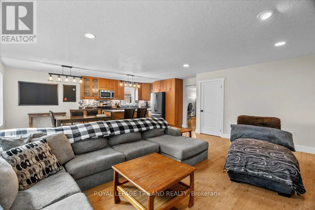 215 DERUITER DRIVE