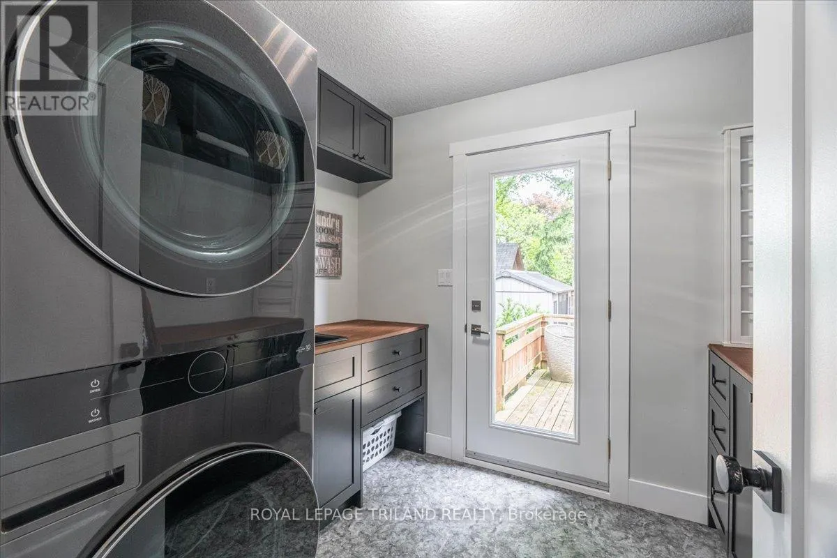 215 DERUITER DRIVE