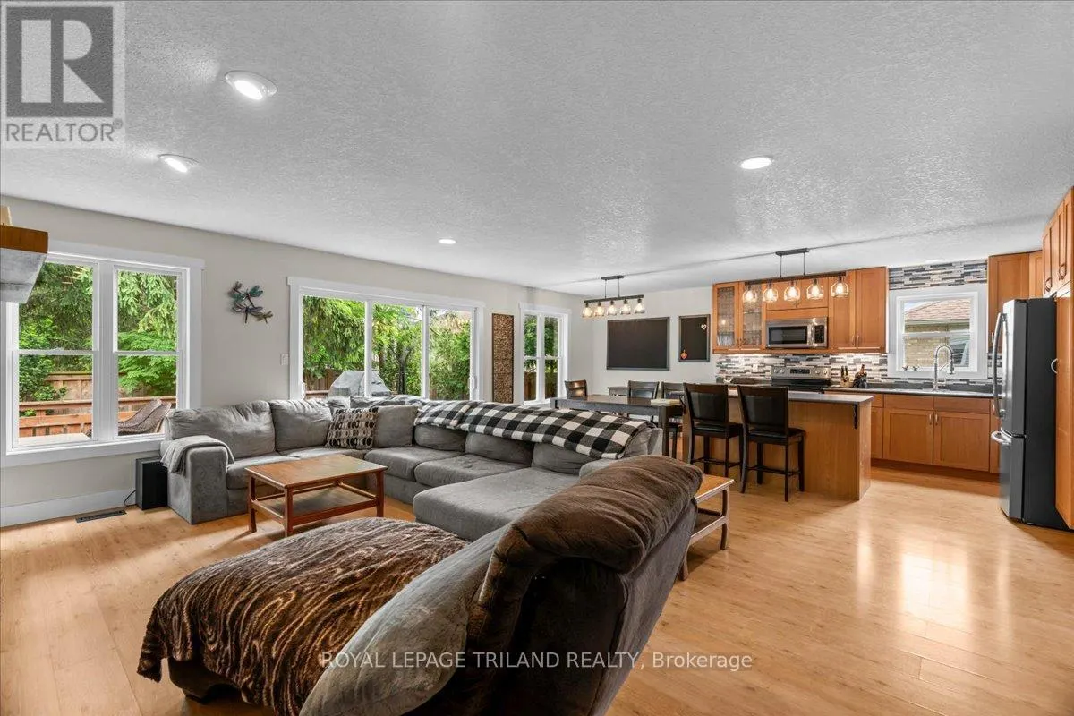 215 DERUITER DRIVE