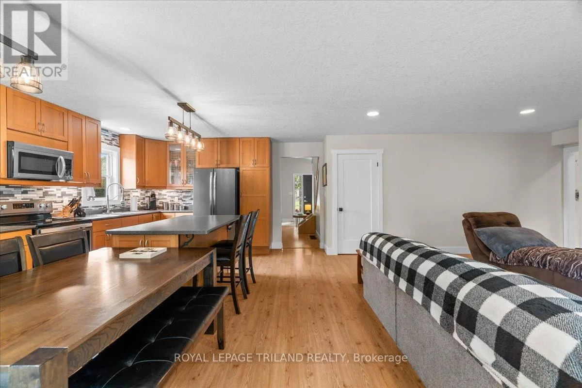 215 DERUITER DRIVE