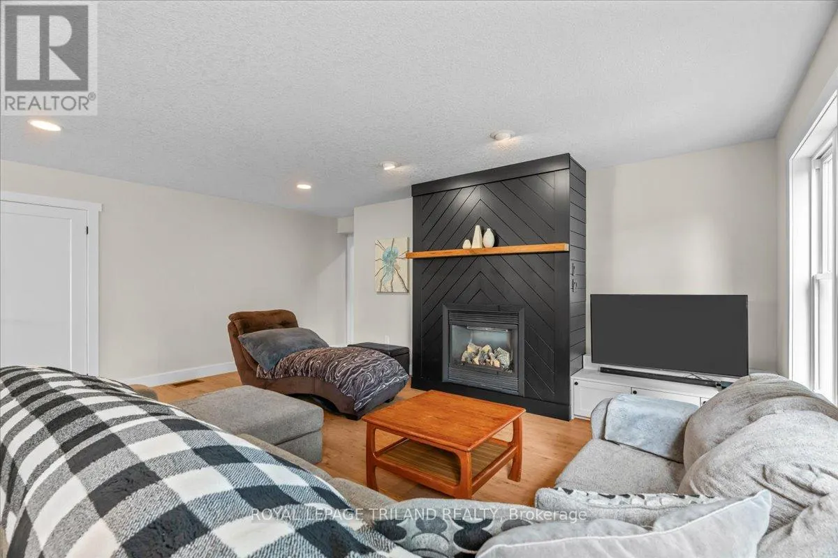 215 DERUITER DRIVE