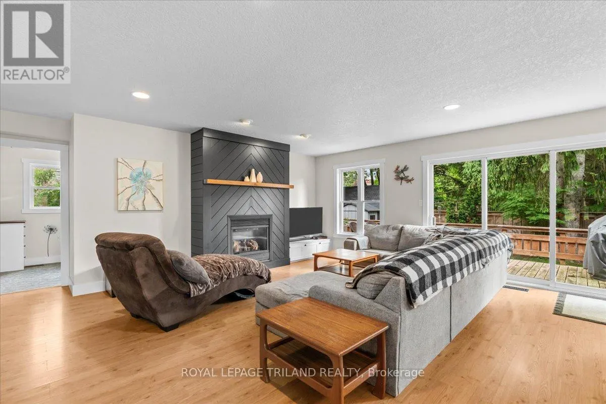 215 DERUITER DRIVE