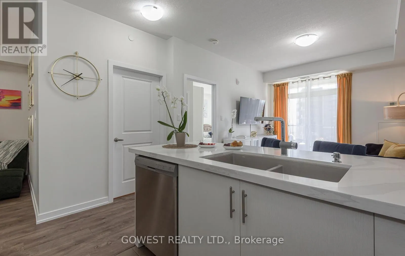 301 - 125 SHOREVIEW PLACE