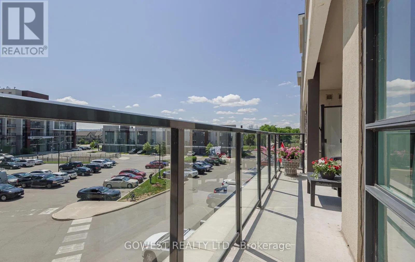 301 - 125 SHOREVIEW PLACE