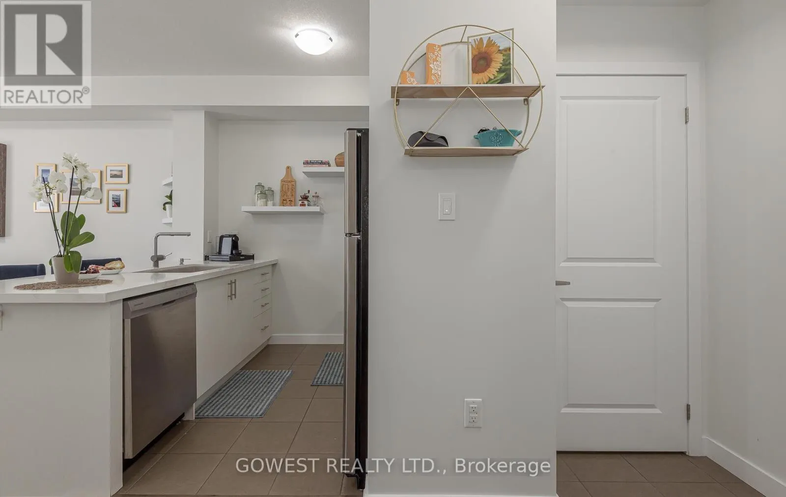 301 - 125 SHOREVIEW PLACE