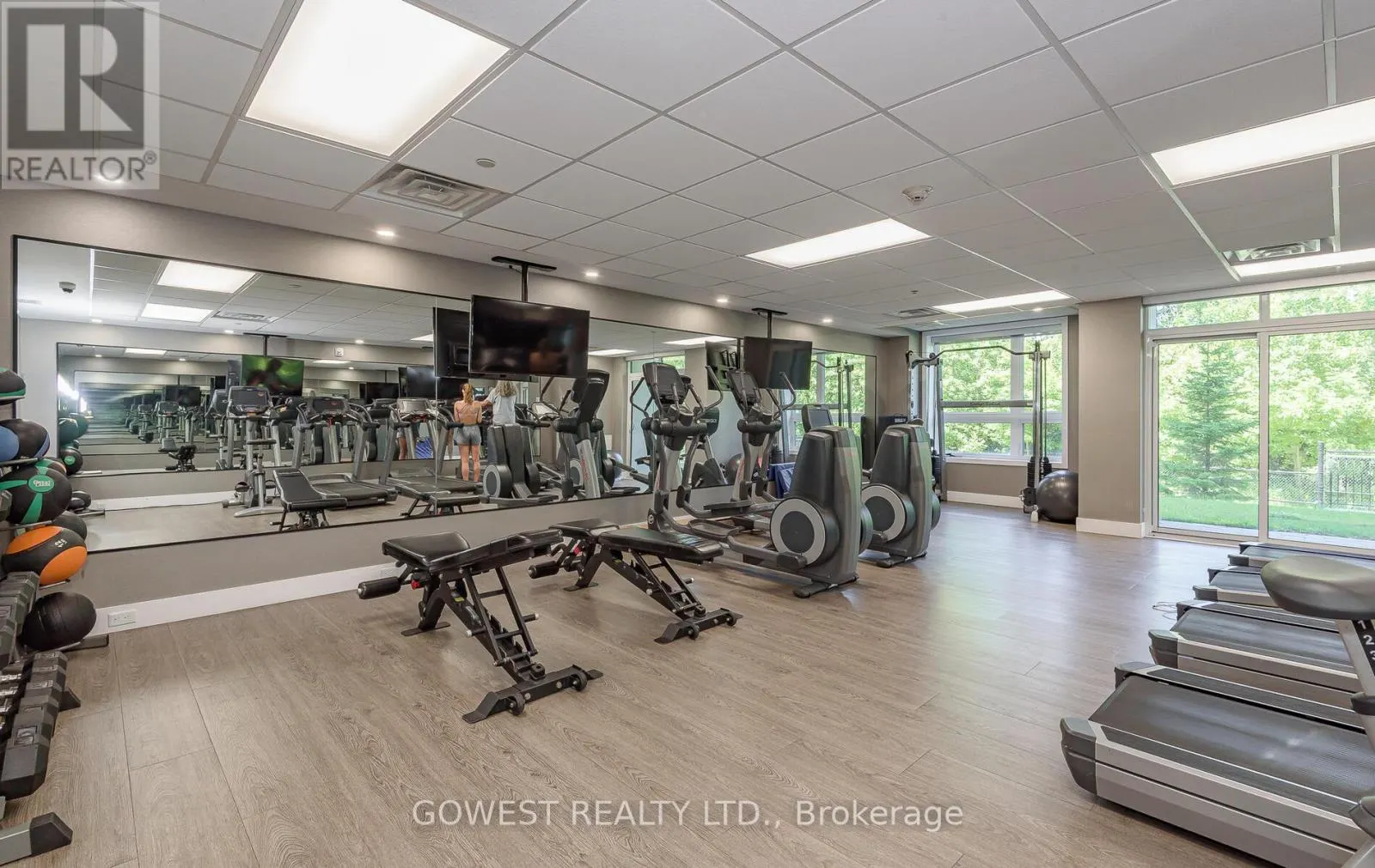 301 - 125 SHOREVIEW PLACE