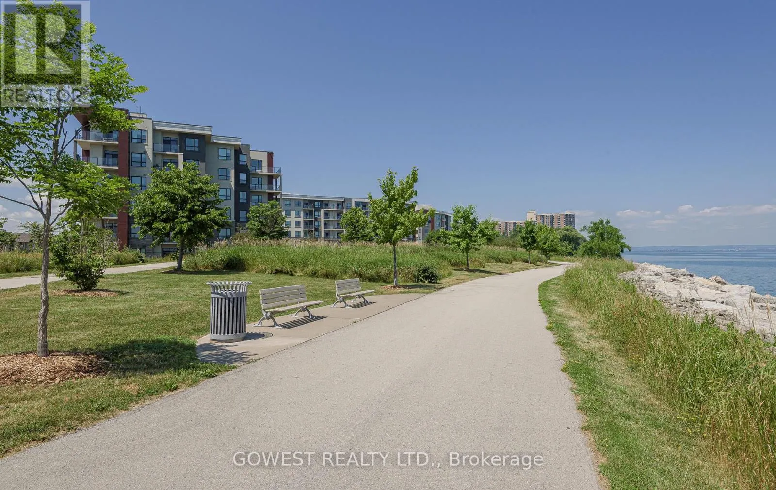 301 - 125 SHOREVIEW PLACE