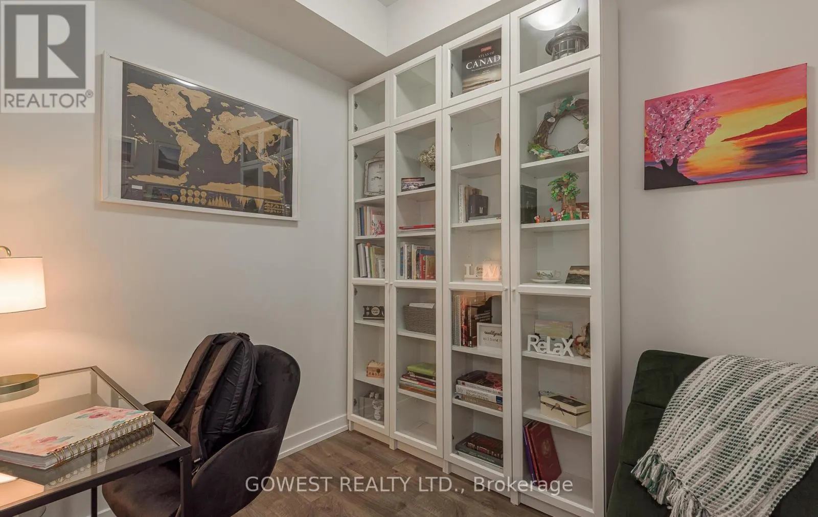 301 - 125 SHOREVIEW PLACE