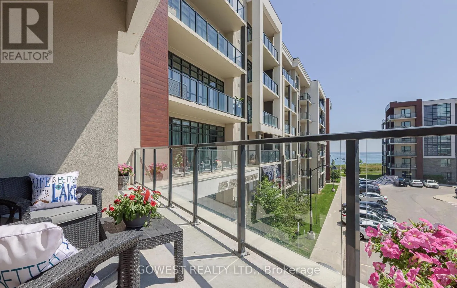 301 - 125 SHOREVIEW PLACE
