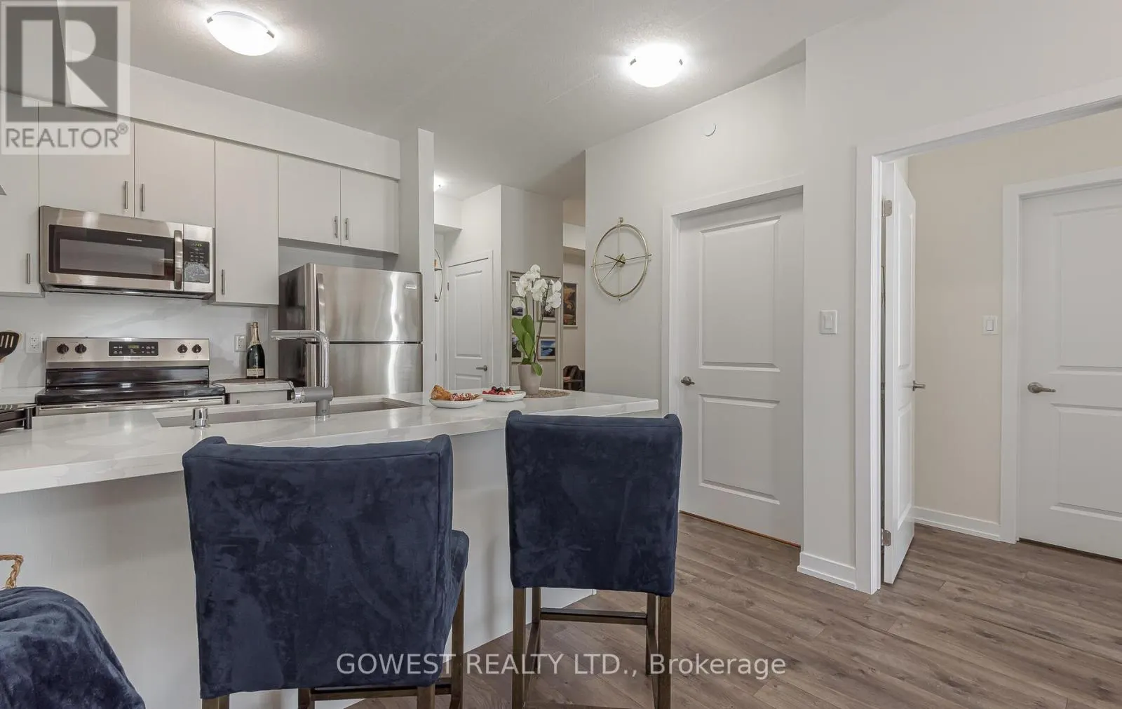 301 - 125 SHOREVIEW PLACE