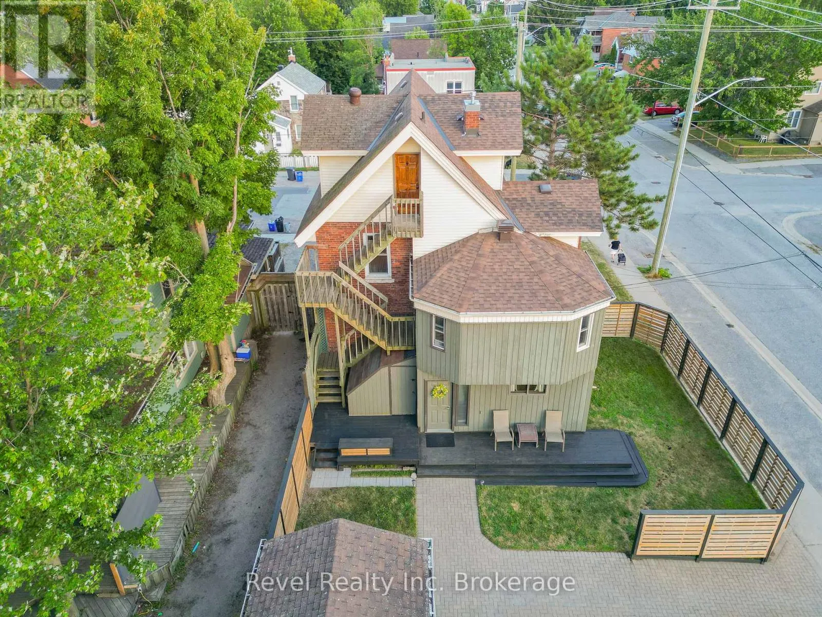 1006 FRASER STREET