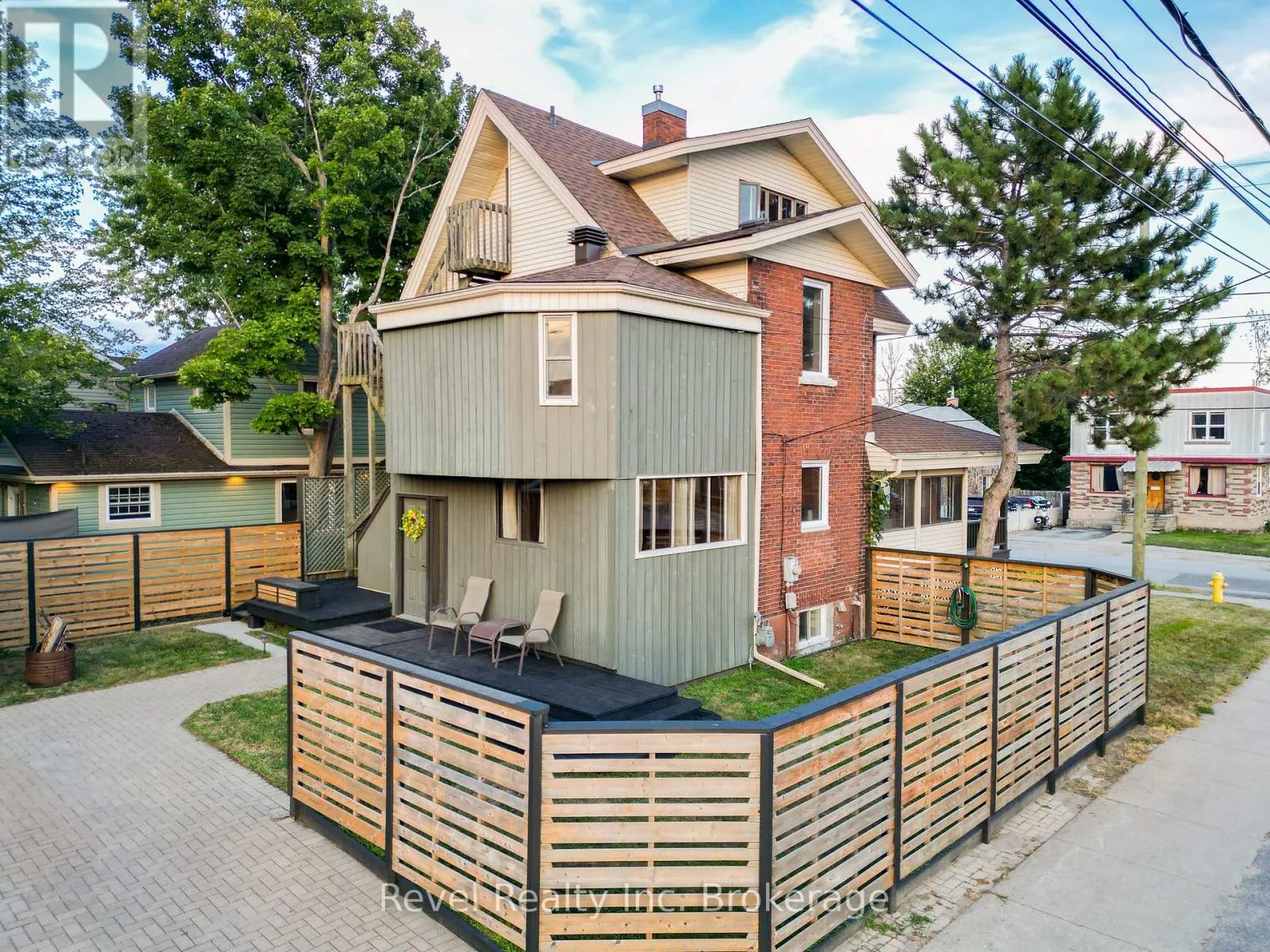 1006 FRASER STREET