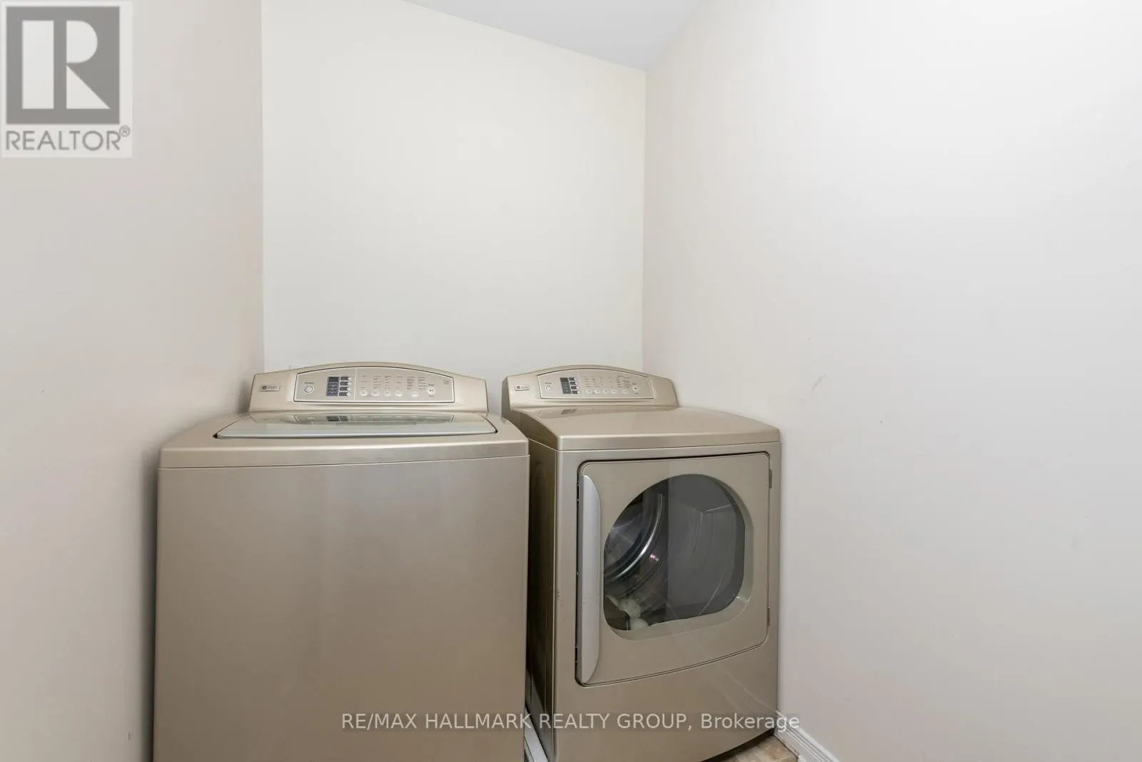 261 PARKROSE PRIVATE