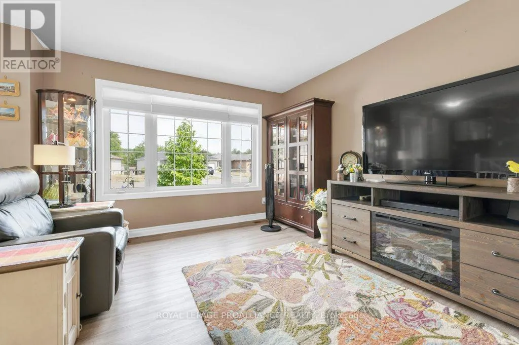 12 STONEGATE CRESCENT