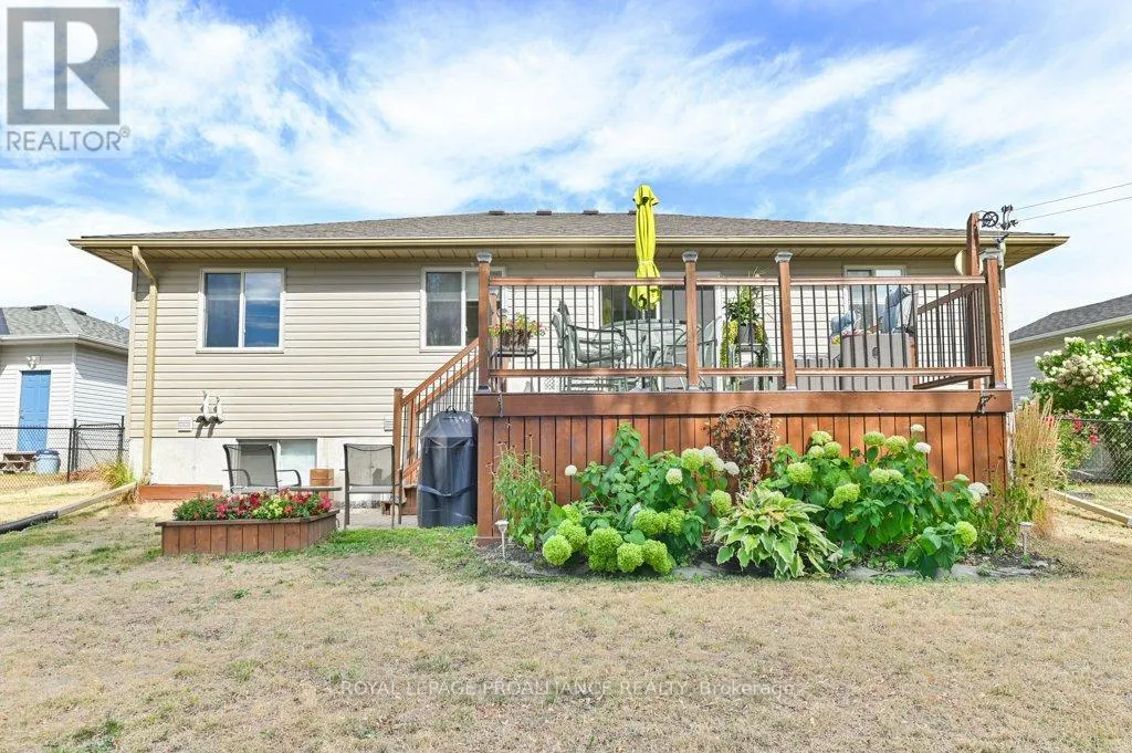 12 STONEGATE CRESCENT