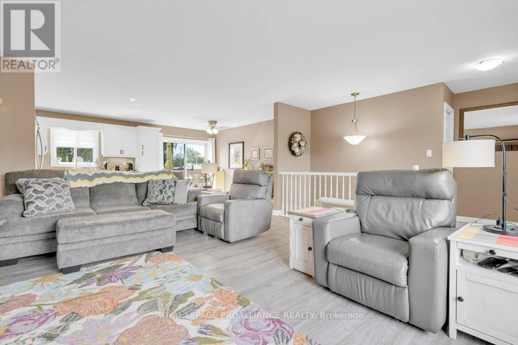 12 STONEGATE CRESCENT